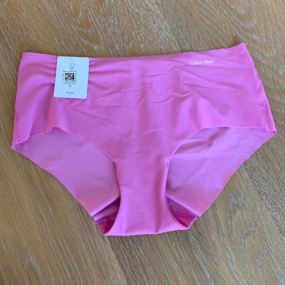 Calvin Klein seamless hipster panty pink size small